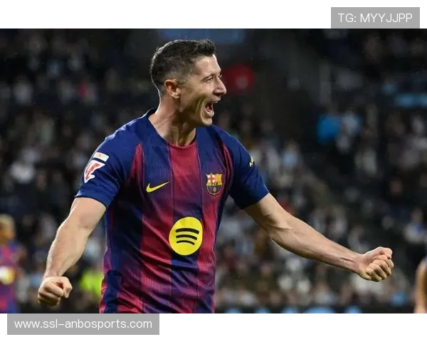 西甲:塞尔塔对阵巴萨,莱万帽子戏法成比赛焦点 西甲:塞尔塔对阵巴萨,莱万帽子戏法成比赛焦点